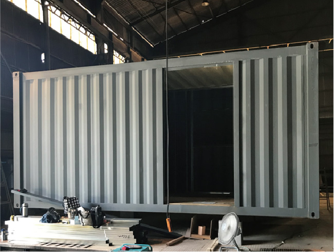 自社工場で組み立て